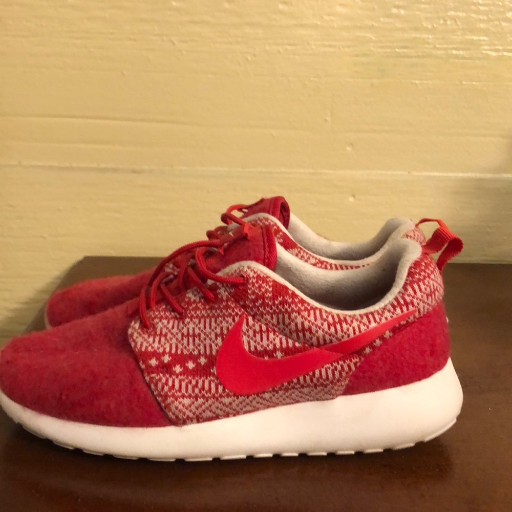 Nike holiday Fleece Roshes